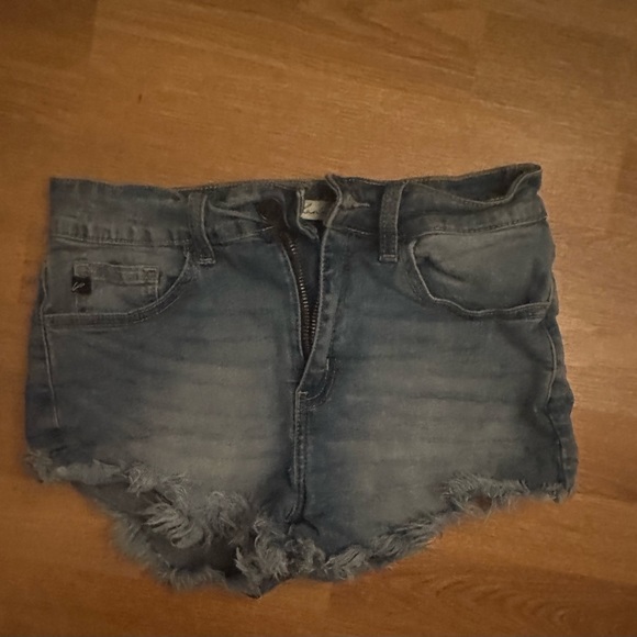 KanCan High Rise Cut Off Jean Shorts. Size 7/27 - Picture 5 of 7